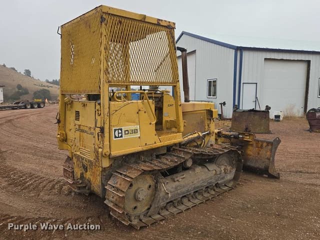 Image of Caterpillar D3B equipment image 4