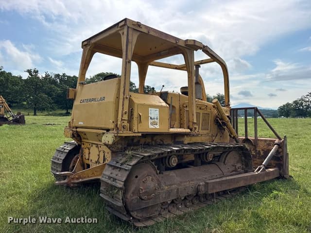 Image of Caterpillar D5B equipment image 4