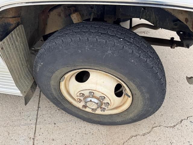 Image of Chevrolet C30 equipment image 3