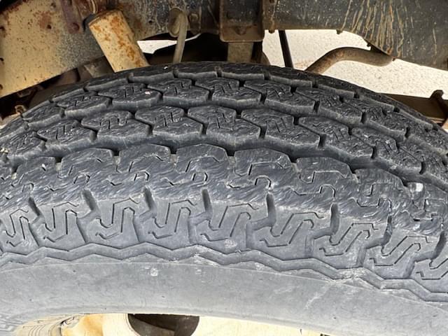 Image of Chevrolet C30 equipment image 4
