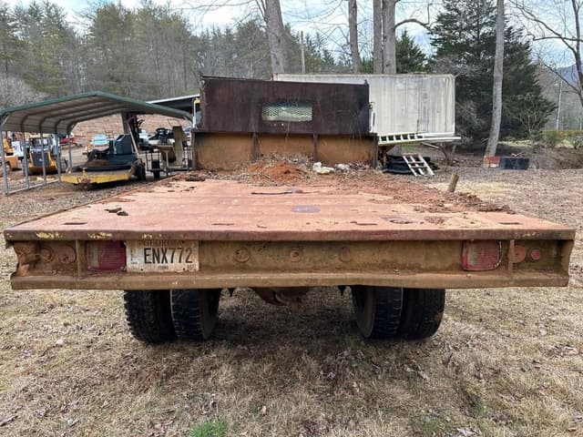 Image of Chevrolet C60 equipment image 3