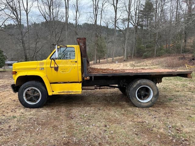 Image of Chevrolet C60 equipment image 1