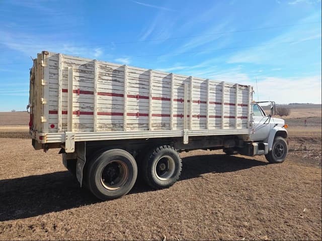 Image of Chevrolet C70 equipment image 3