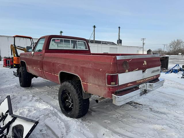 Image of Chevrolet Silverado K10 equipment image 3