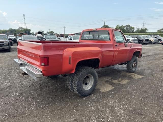 Image of Chevrolet Silverado K20 equipment image 4