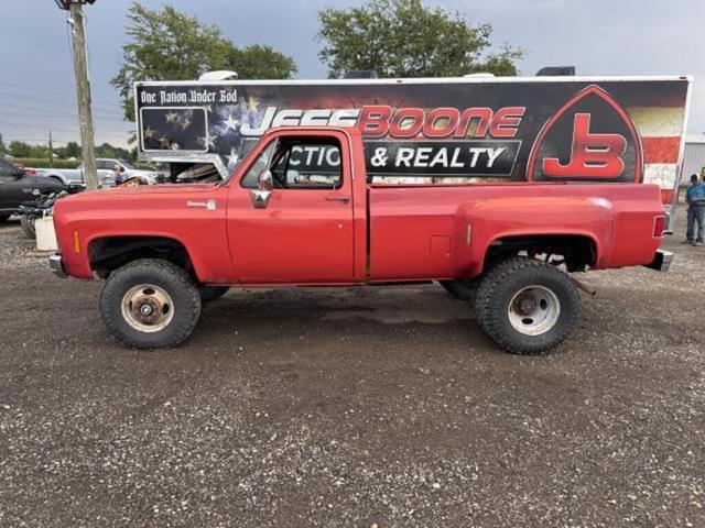 Image of Chevrolet Silverado K20 equipment image 1