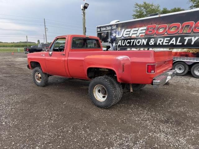 Image of Chevrolet Silverado K20 equipment image 2