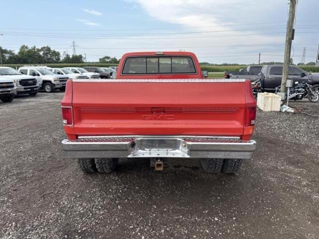 Image of Chevrolet Silverado K20 equipment image 3