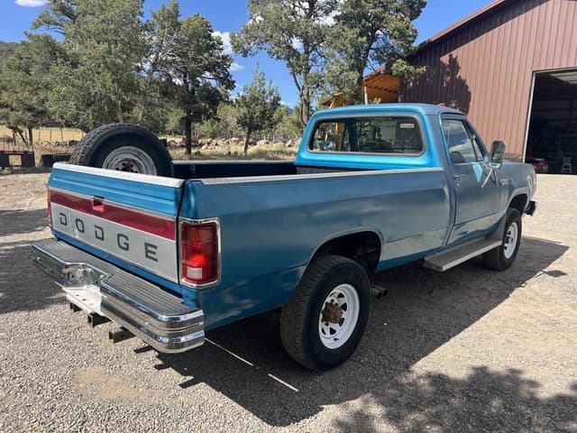 Image of Dodge Power Wagon 200 equipment image 4