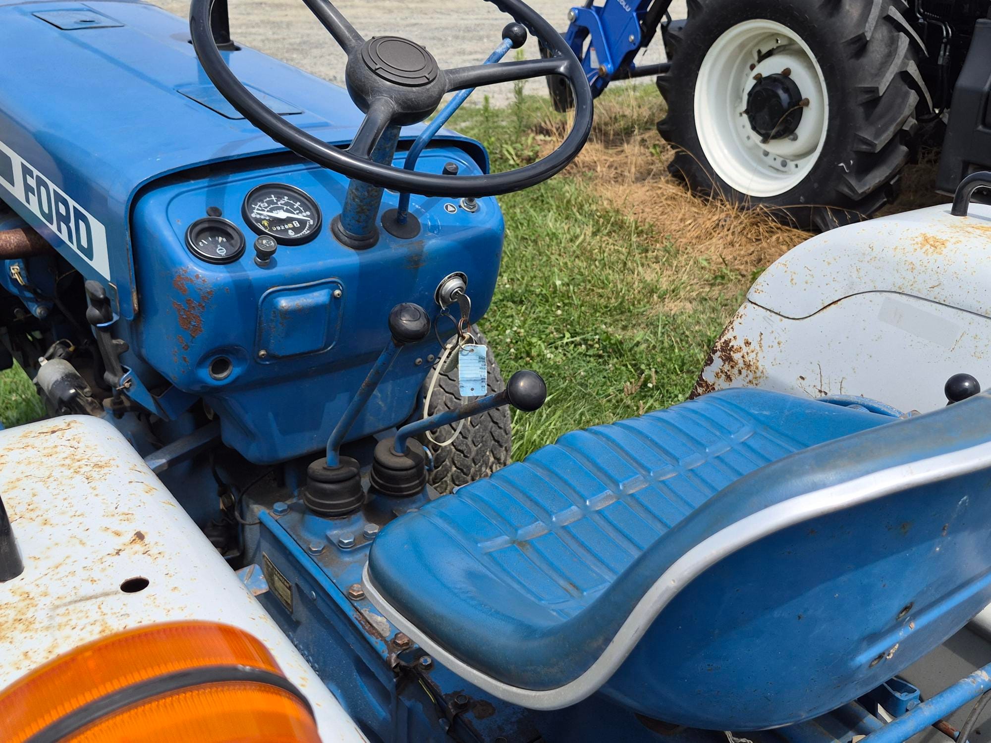 1980 Ford 1700 Equipment Image0