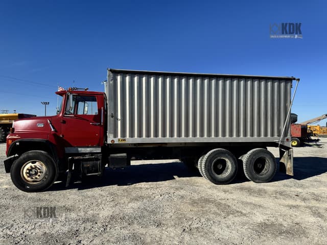 Image of Ford 8000 equipment image 1