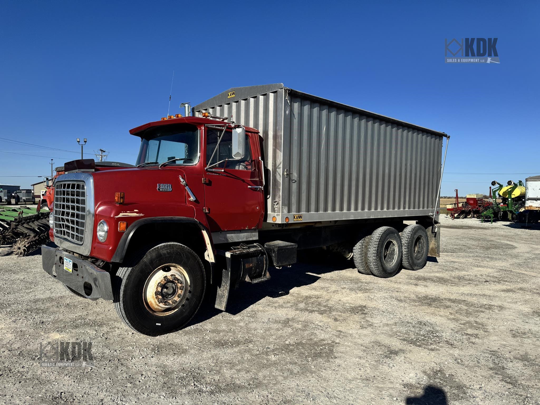 1980 Ford 8000 Equipment Image0