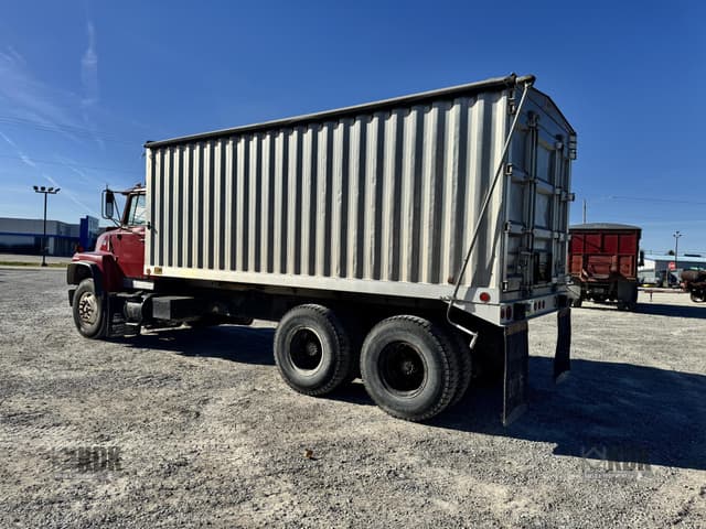 Image of Ford 8000 equipment image 2