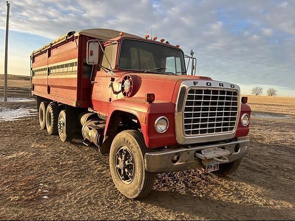 Image of Ford F-8000 Primary image