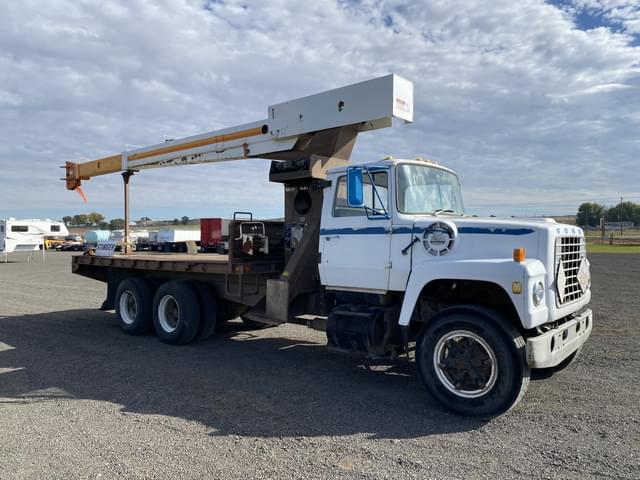 Image of Ford 8000 equipment image 4