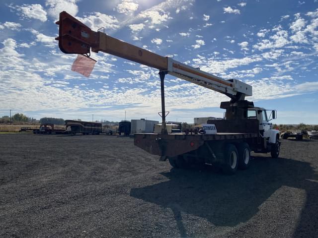 Image of Ford 8000 equipment image 3