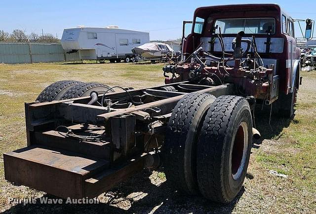 Image of Ford F-8000 equipment image 4