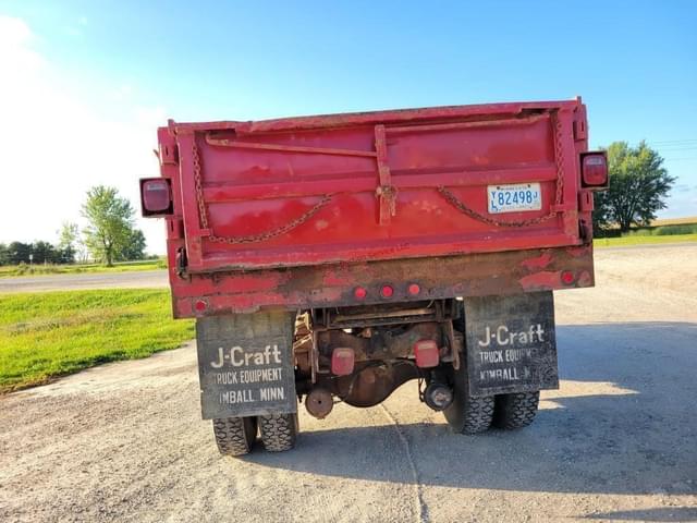 Image of Ford 8000 equipment image 3