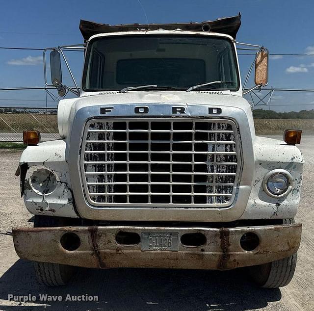 Image of Ford 8000 equipment image 1