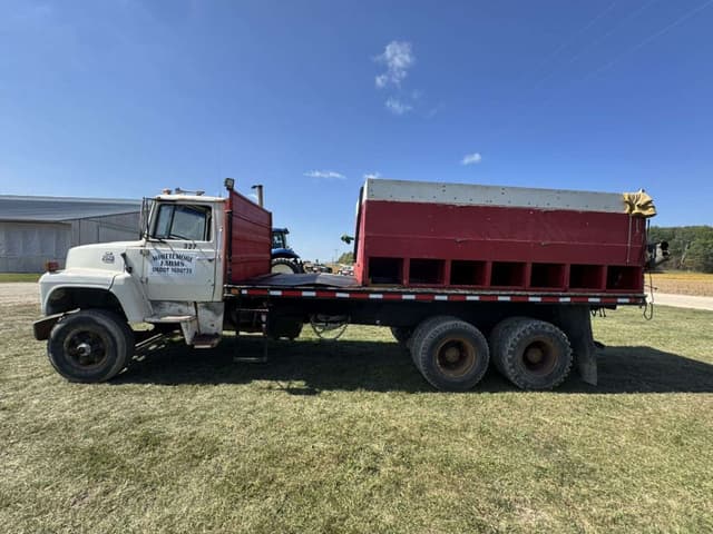 Image of Ford F-8000 equipment image 1