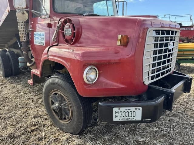 Image of Ford 8000 equipment image 3