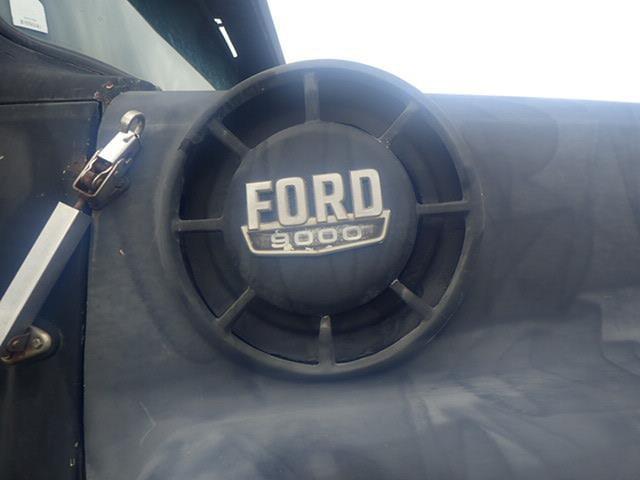 Image of Ford F-9000 equipment image 3