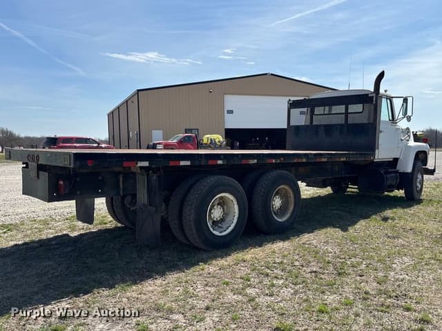 Image of Ford 9000 equipment image 4