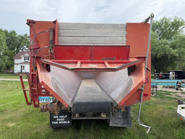 Image of Ford 9000 equipment image 3