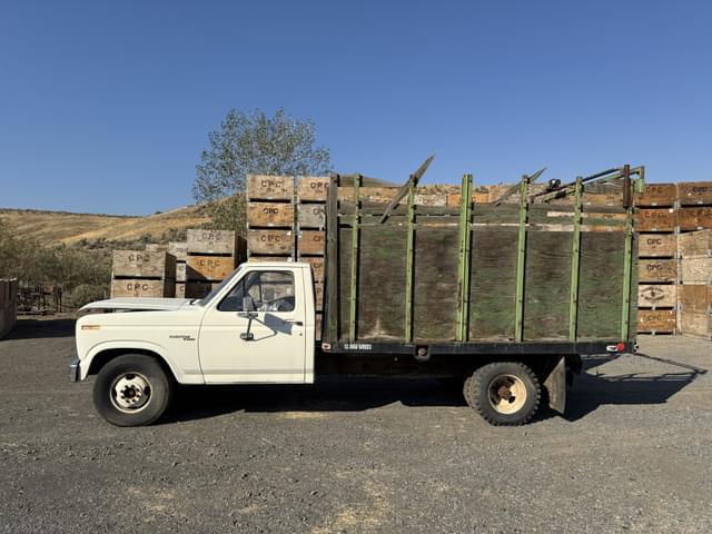 Image of Ford F-350 equipment image 2