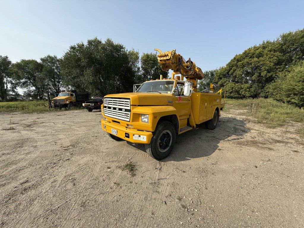 1980 Ford F-800 Equipment Image0
