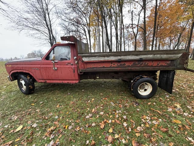 Image of Ford F-350 equipment image 4