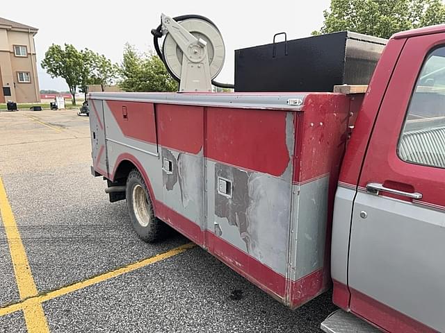 Image of Ford F-350 equipment image 4