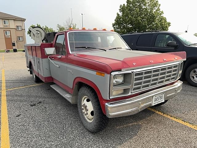 Image of Ford F-350 equipment image 2