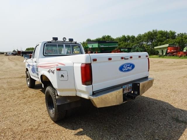 Image of Ford F-350 equipment image 3