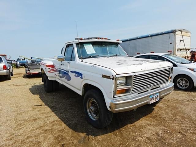 Image of Ford F-350 equipment image 1