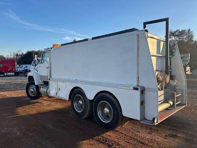 Image of Ford L8000 equipment image 2