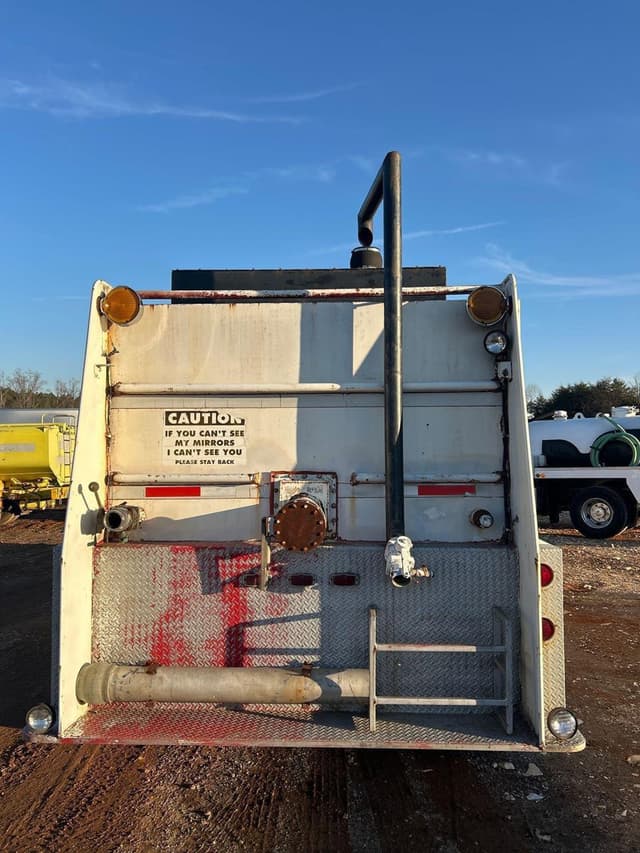 Image of Ford L8000 equipment image 4