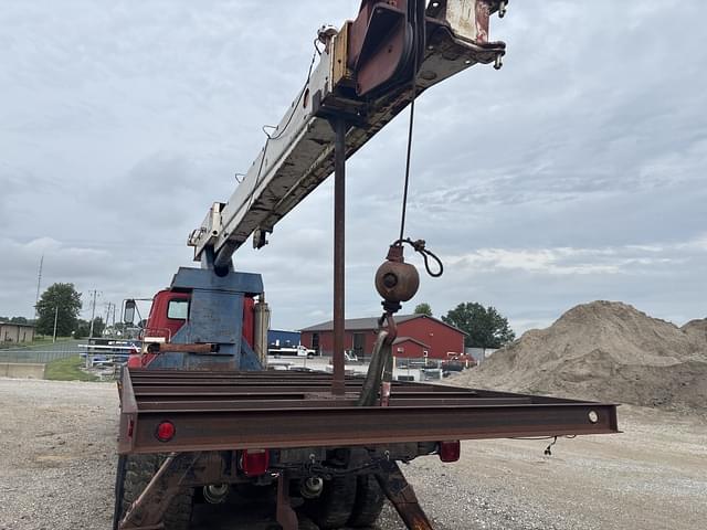 Image of Ford L8000 equipment image 2