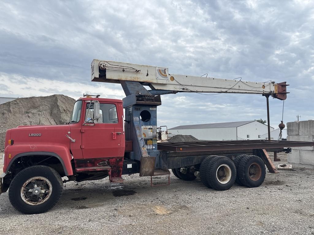 Image of Ford L8000 Primary image