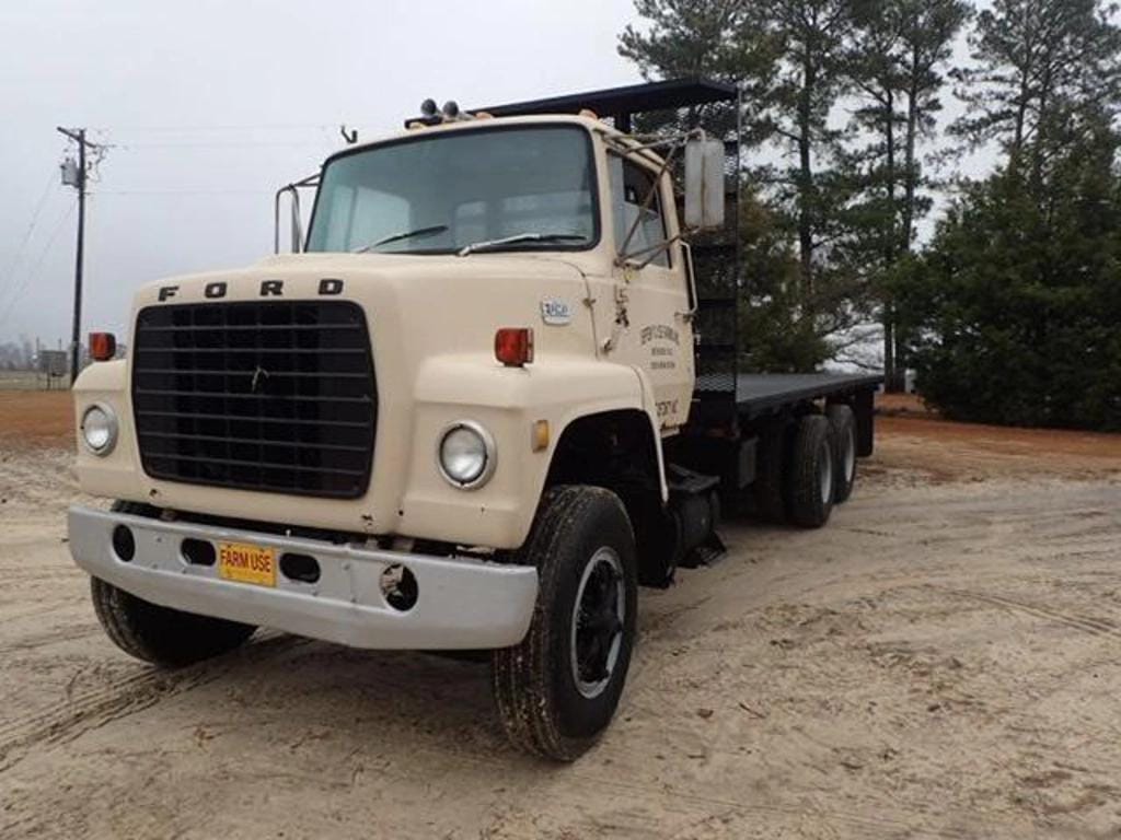 Main image Ford L8000