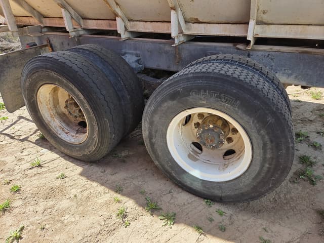 Image of Ford L9000 equipment image 4