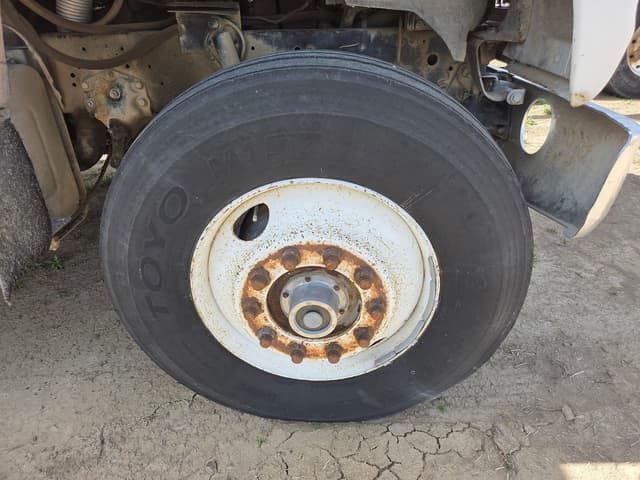 Image of Ford L9000 equipment image 3