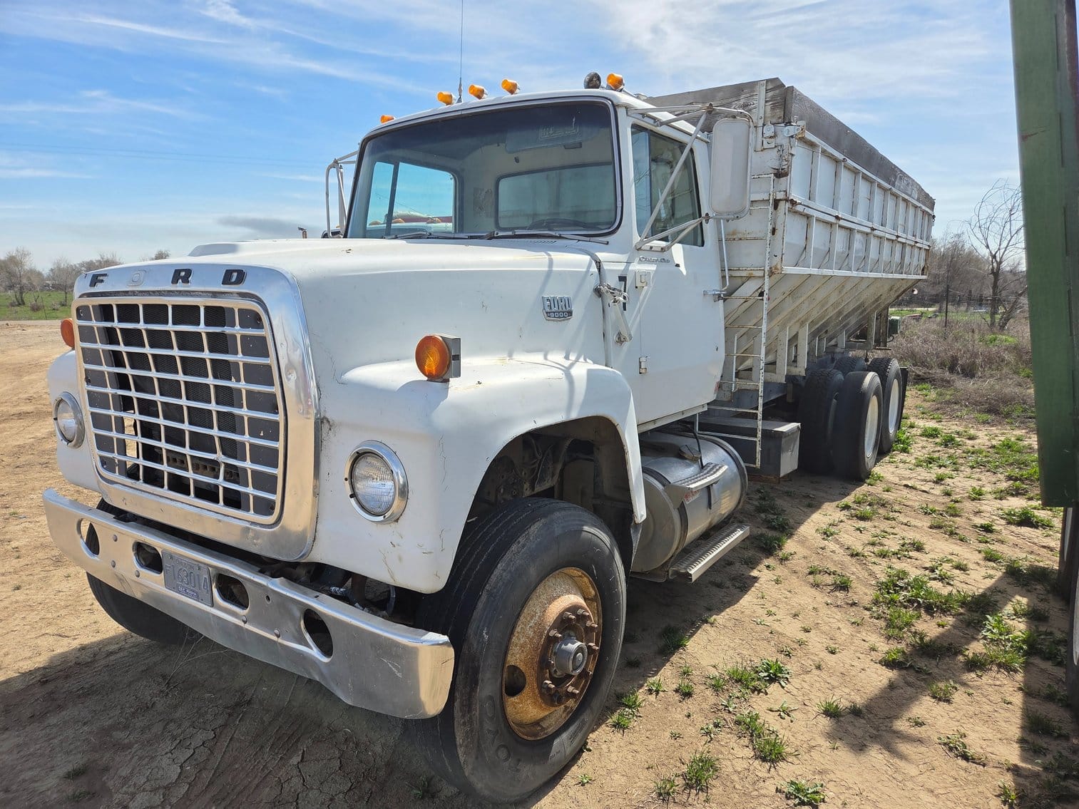 1980 Ford L9000 Equipment Image0
