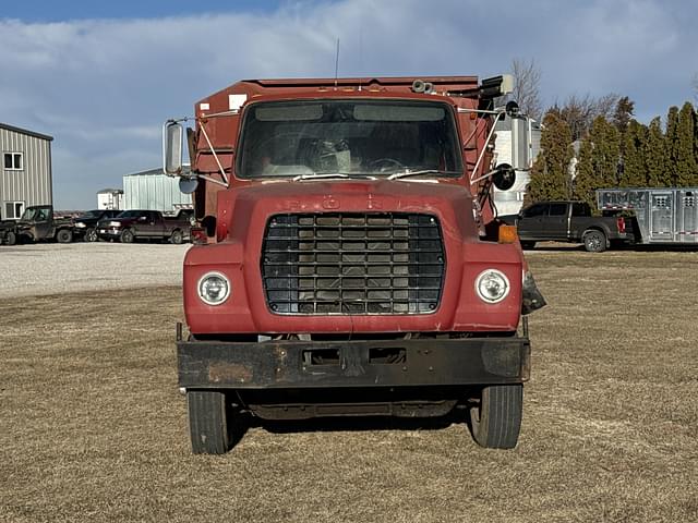 Image of Ford F-8000 equipment image 2