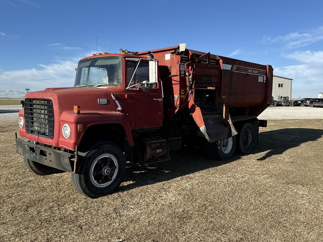 Image of Ford F-8000 Primary image