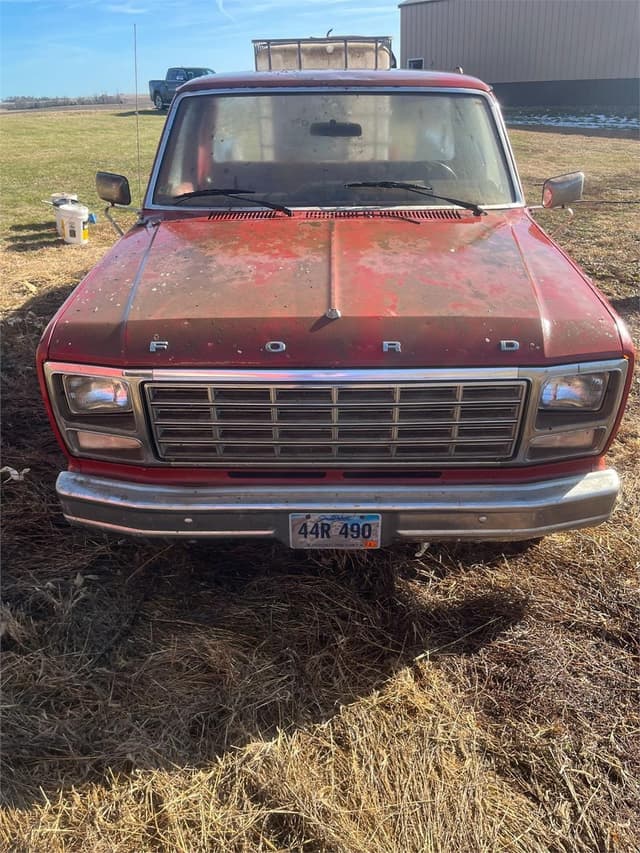 Image of Ford F-100 equipment image 1