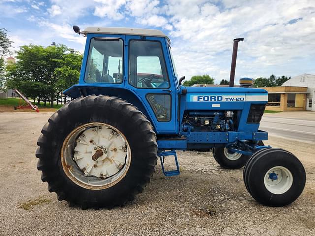 Image of Ford TW-20 equipment image 3