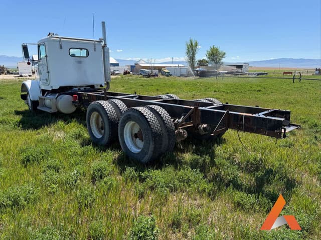 Image of Freightliner FLD120 equipment image 2