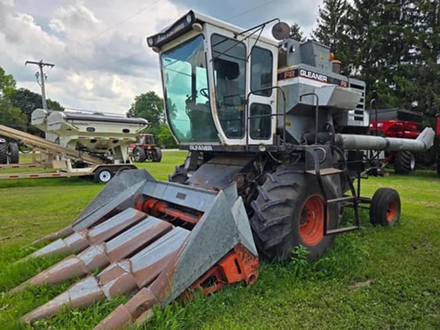 Image of Gleaner F2 equipment image 3