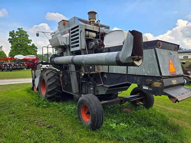 Image of Gleaner F2 equipment image 1